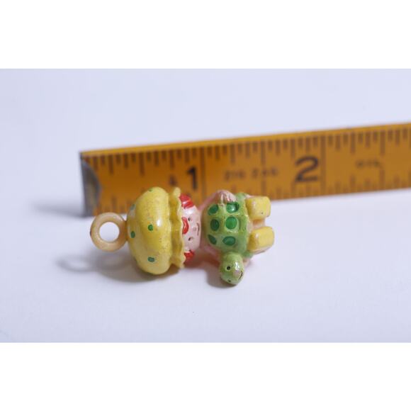 Rare Strawberry Shortcake, Apple Dumpling holding Tea Time Turtle pet, 1 1/2" Ha - Picture 3 of 3